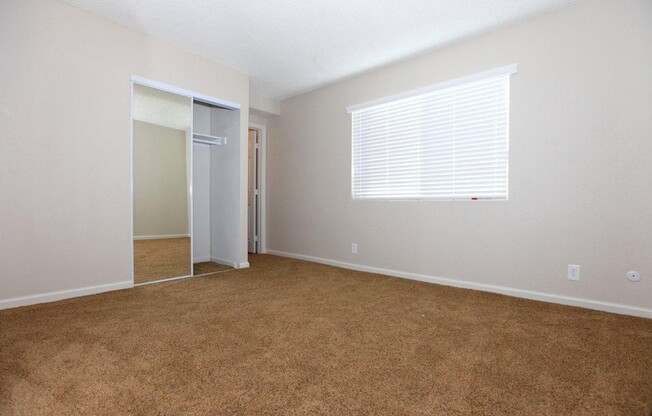 3 beds, 2 baths, $2,795, Unit 21