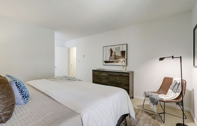 2 beds, 2 baths, $4,800, Unit #286