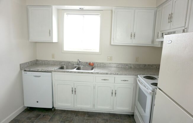 2 beds, 1 bath, 950 sqft, $995, Unit 10