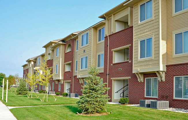 Unique Exterior Details at The Harbours Apartments, Michigan, 48038