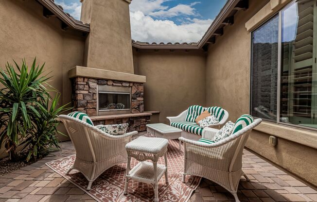 Golf course home in Estrella Mountain Ranch! Unbelievable amenities included!