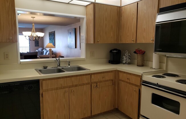 P522 - 7300 Sun Island Drive #702