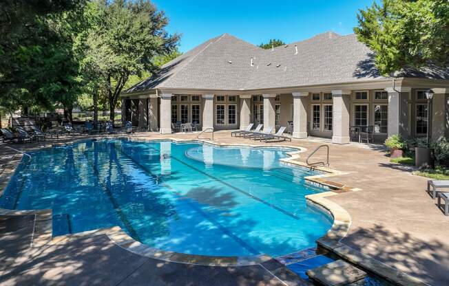 swimming pool at Stoneleigh on Spring Creek apartments