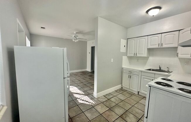 1 bed, 1 bath, $1,650, Unit A-7- 4300 Seagrape Drive