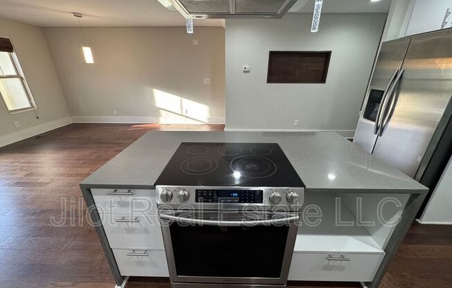 1280 DAHLGREN LN