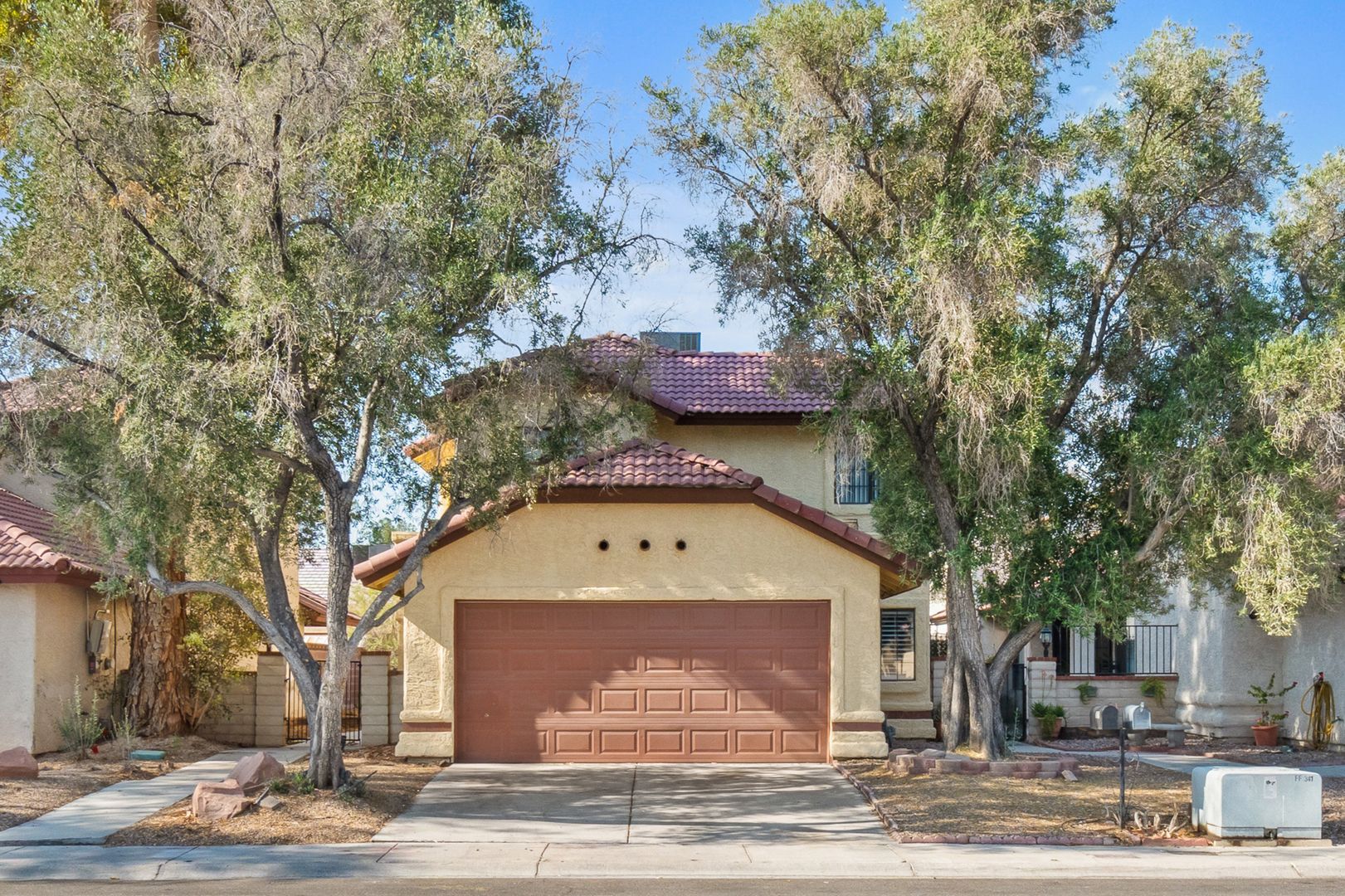 Beautiful 4 bedroom 2.5 baths with no HOA!
