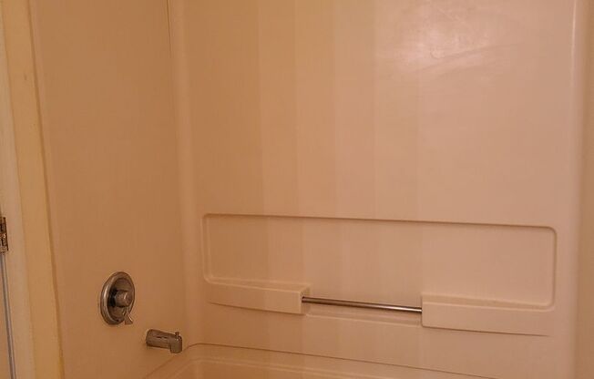 3 beds, 2 baths, 1,320 sqft, $2,794, Unit 1906
