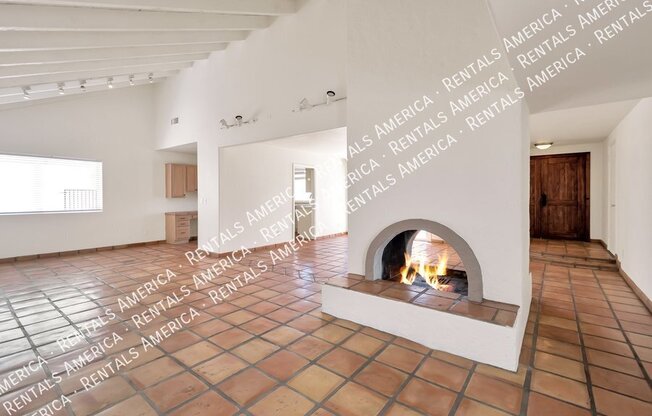 2076 E ALAMEDA DR