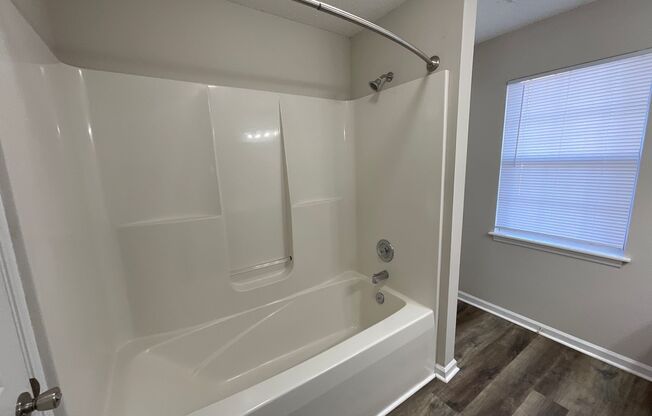 1 bed, 1 bath, 765 sqft, $1,125, Unit 2700-4