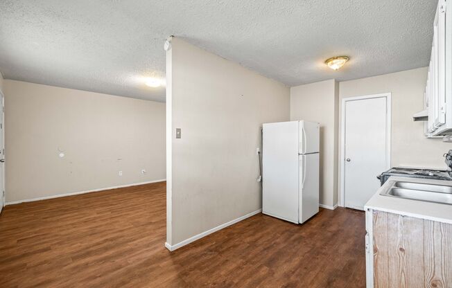 1 bed, 1 bath, 574 sqft, $595, Unit A