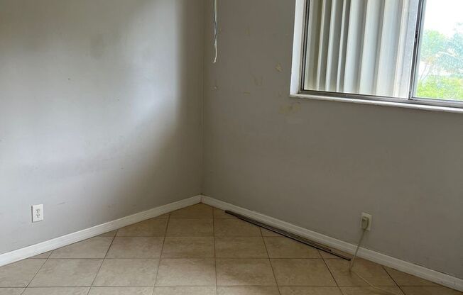 1-1 UPSTAIRS APARTMENT Condo