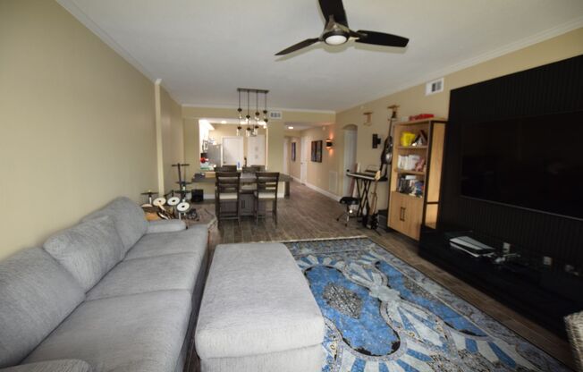 2 beds, 2.5 baths, $2,600, Unit Unit 314