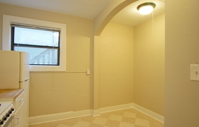 Studio, 1 bath, $1,115, Unit 03