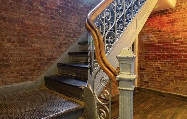 28 FORSYTH ST