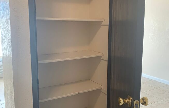 1 bed, 1 bath, 620 sqft, $1,300, Unit 3240 N