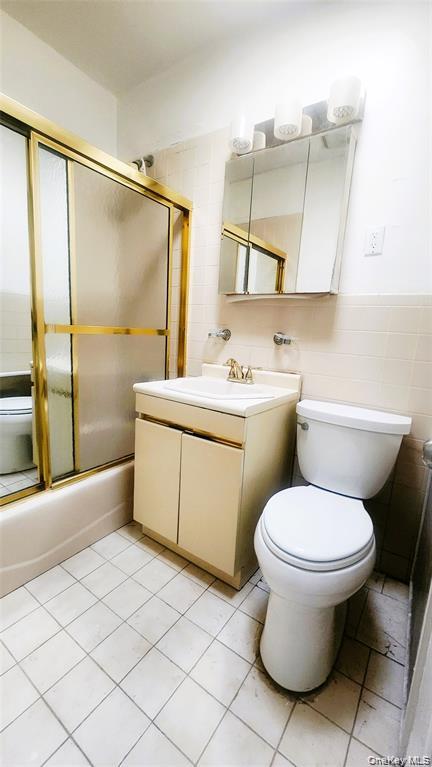 2 beds, 1 bath, 2,332 sqft, $3,000