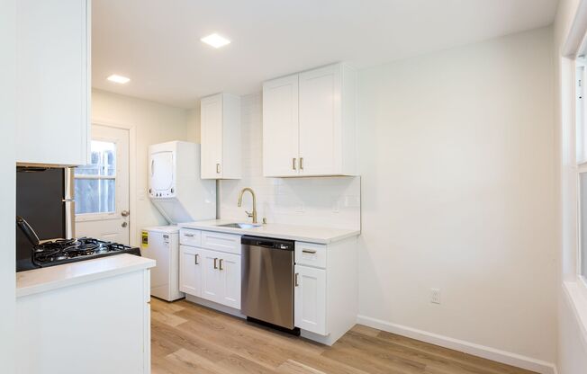 COMING SOON!! Amazing Renovated 1-BR Unit in La Mesa with W/D in unit! Marketing DescriptionComing Soon - July 26th!