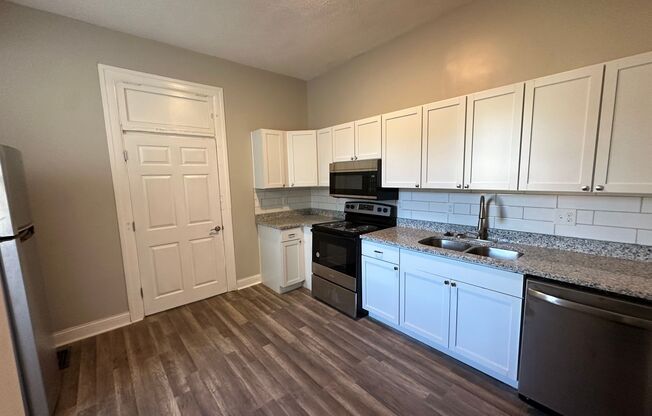 Beautiful Lower Unit in Duplex on Marcum Park Downtown!!!!