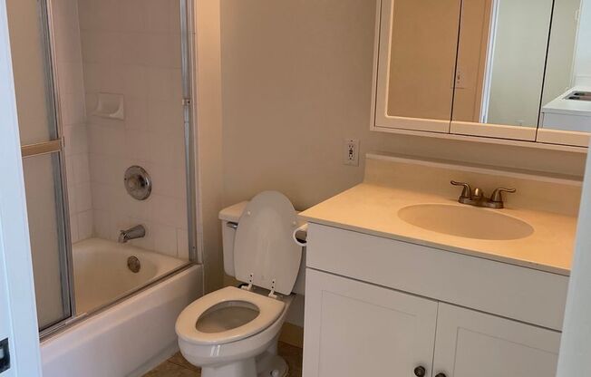 $2,200 - 1133 Waimanu - Kakaako/Ala Moana - 1 Bdrm/1 Bath/1 Prkg