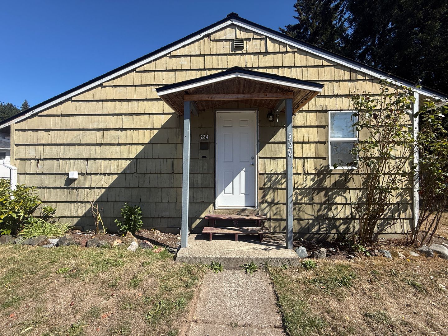 3 bedroom, 1 bathroom Bremerton Duplex