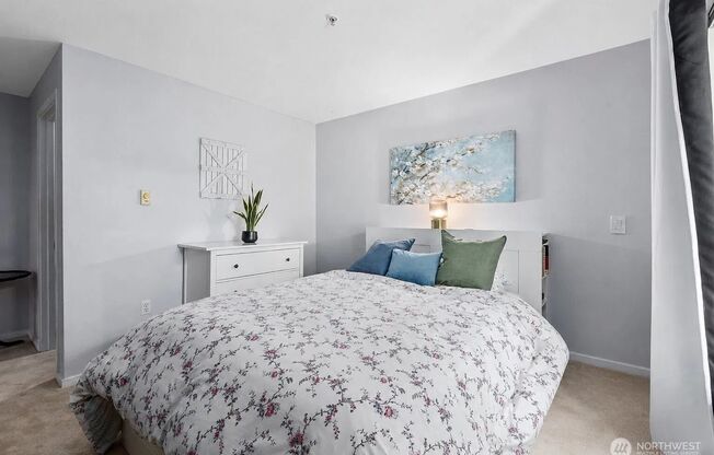 3 beds, 1 bath, $2,700, Unit UNIT 102