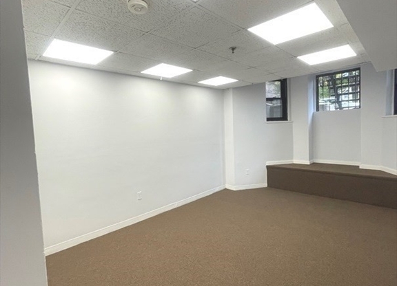 2 beds, 1 bath, 700 sqft, $3,200, Unit G3