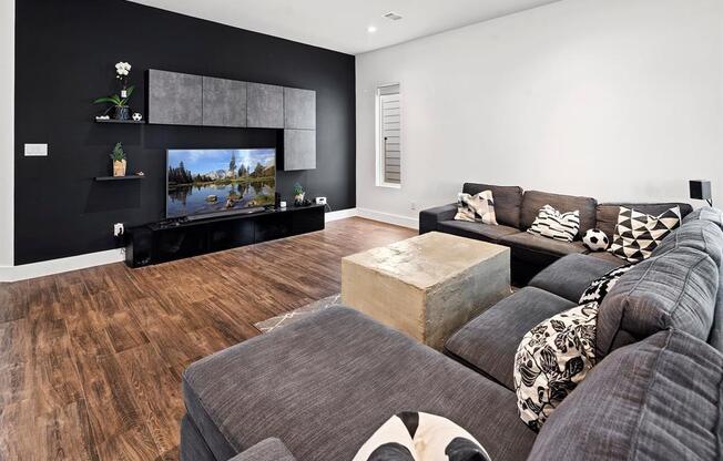 5511 PARAISO PL