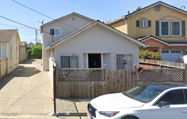 (267): 1637 Truman St (Apts A-B)