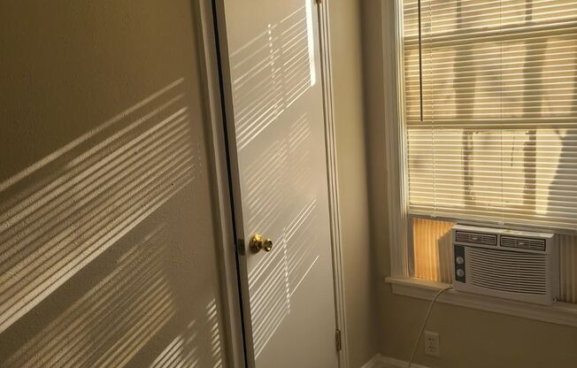 1505 (1-2) Alamo Ave
