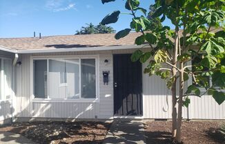 Updated Four-Plex in SE Portland with Fenced Yard! rentalsc21.com