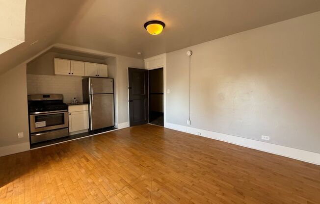 Studio, 1 bath, 209 sqft, $1,025, Unit 402