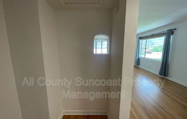 2 beds, 1 bath, $2,275