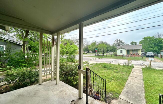 Charming & Homey 3/BR 1/BA with Cozy Porch, Deck & Fenced Yard!