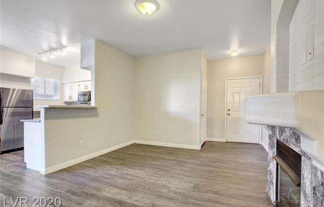 Gorgeous 2bedoom condo ready for immediate move-in!