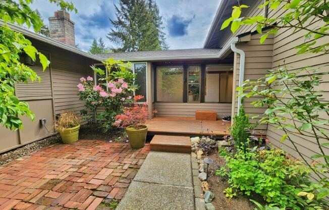 Beautiful 4 Bed 1.75 Bath Home Near Microsoft
