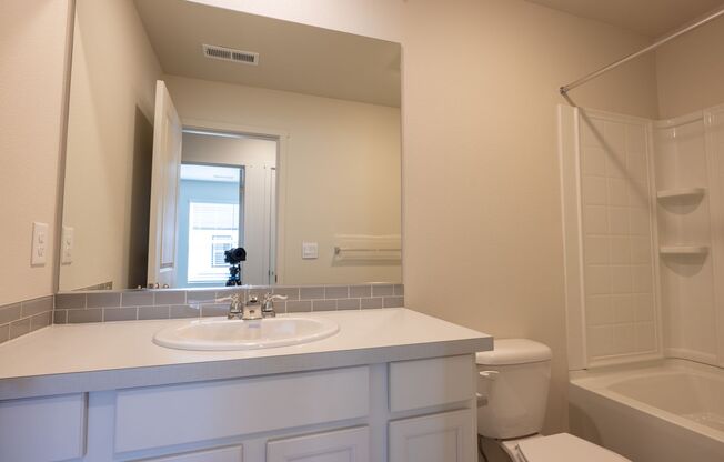 3 beds, 2.5 baths, $2,375