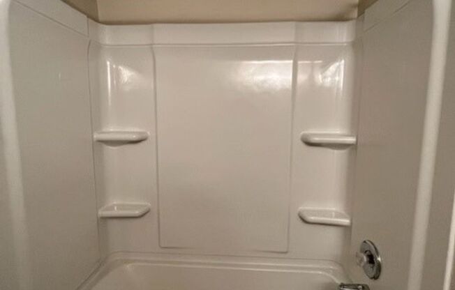 2 beds, 1 bath, 900 sqft, $1,525, Unit 123