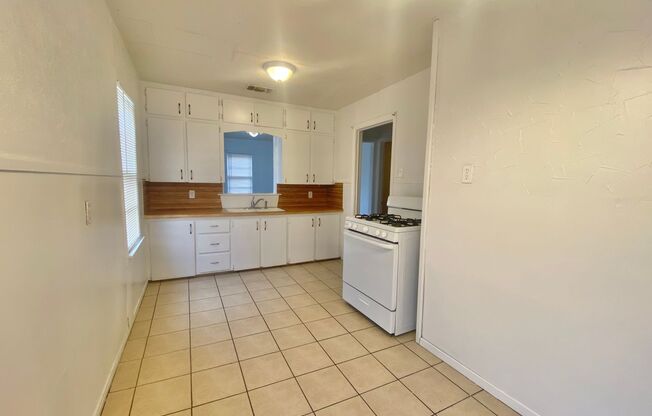 3 beds, 1 bath, $995