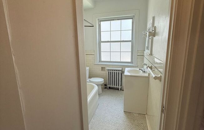 Studio, 1 bath, 308 sqft, $1,175, Unit Bayard Manor 103