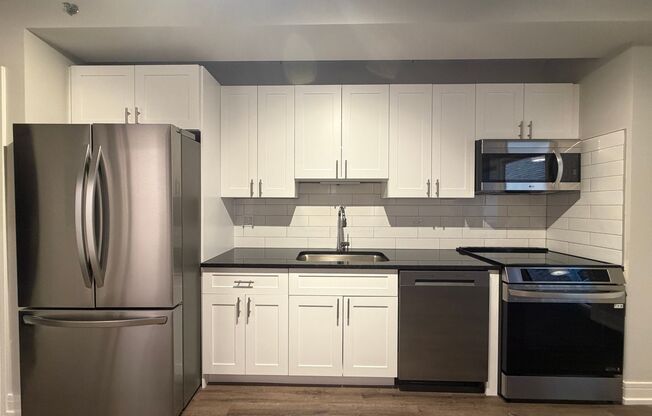 Studio, 1 bath, 418 sqft, $1,700, Unit 952-206