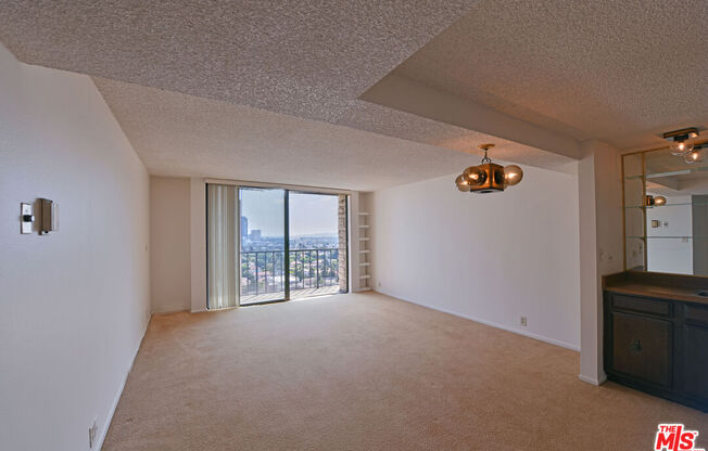 2 beds, 2 baths, 1,037 sqft, $4,100, Unit 1612
