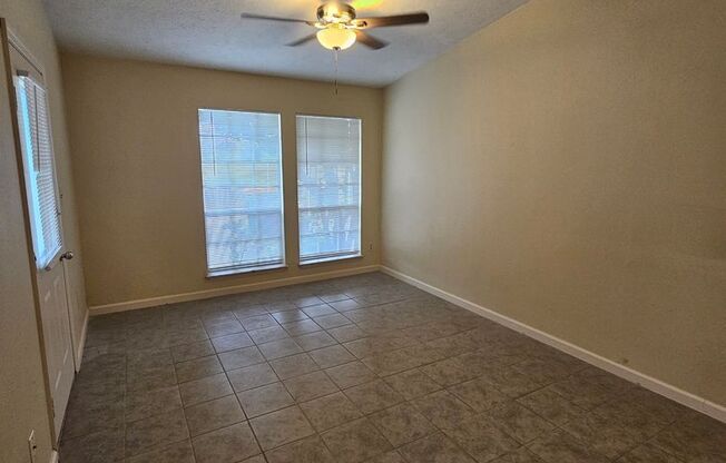 Conveniently Located Near Shopping, Dining & Entertainment! Close to Tyndall AFB!!