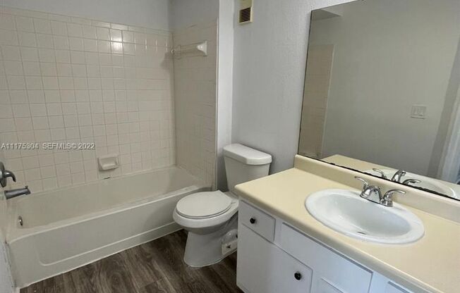 2 beds, 2 baths, $1,950, Unit Unit #128