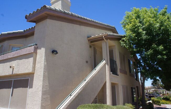 1 Bedroom/1 bathroom 2nd floor condo in Canyon Willows community!