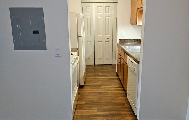 1 bed, 1 bath, 955 sqft, $1,195, Unit 33 - 205