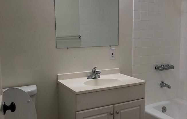 1 bed, 1 bath, $1,900, Unit 61