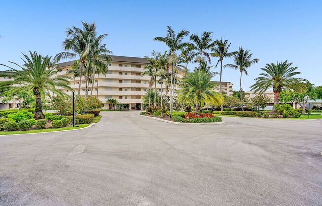 Beautiful 2 bedroom 2 bath Condo in Deerfield on the Intracoastal