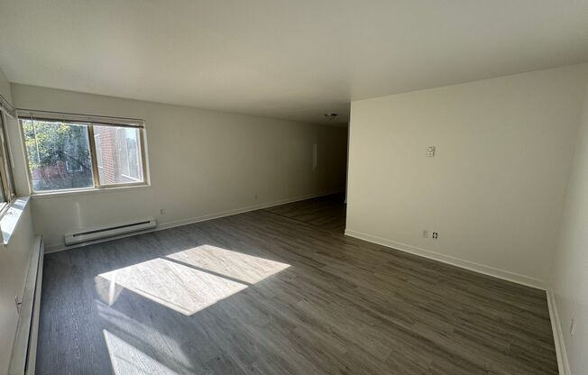 2 beds, 1 bath, $1,895, Unit 1