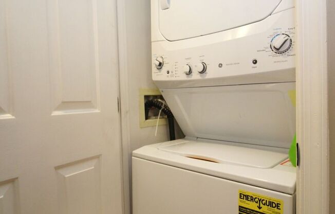 2/2 Condo Braddock Place