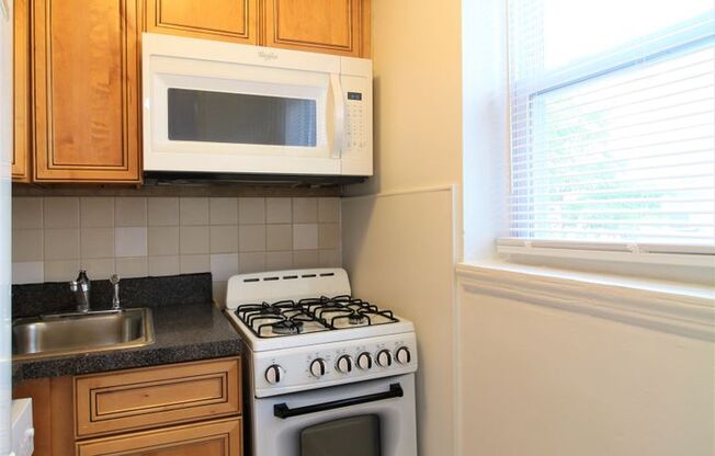 Studio, 1 bath, $1,195, Unit #B5